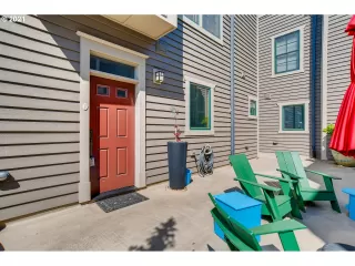 More Details about MLS # 21097257 : 1540 SE MARTINS ST J