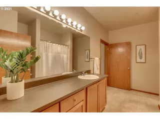 Photo #5: 21097290 Listing