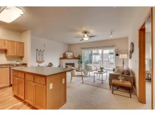 Photo #6: 21097290 Listing