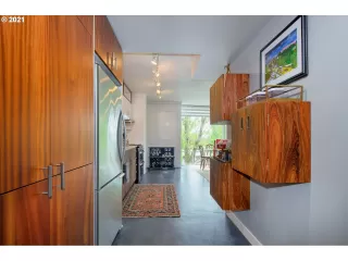 Photo #2: 21097379 Listing 