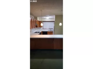 Photo #5: 21097439 Listing