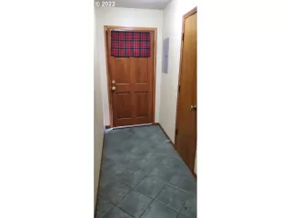 Photo #6: 21097439 Listing