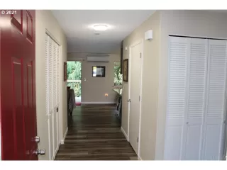 Photo #5: 21097644 Listing