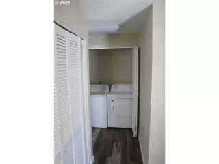 Photo #6: 21097644 Listing