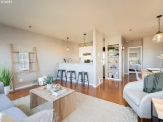Photo #5: 21098053 Listing 