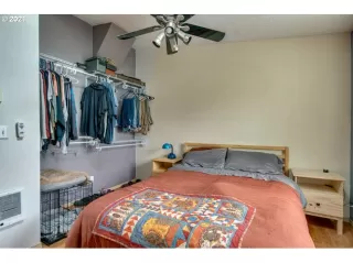 Photo #5: 21098219 Listing