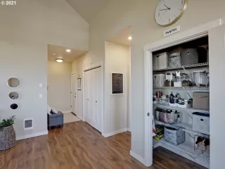 Photo #6: 21098312 Listing