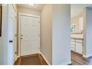 Photo #3: 21099099 Listing