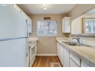 Photo #4: 21099099 Listing