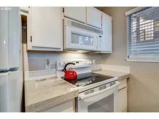 Photo #5: 21099099 Listing