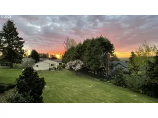 Photo #4: 21099295 Listing