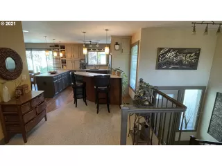 Photo #6: 21099295 Listing