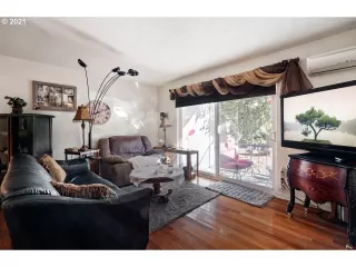 Photo #2: 21099609 Listing