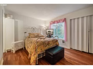 Photo #4: 21099609 Listing