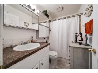 Photo #5: 21099609 Listing