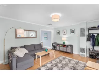 Photo #6: 21100178 Listing