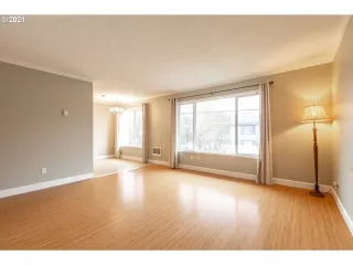 Photo #5: 21100251 Listing