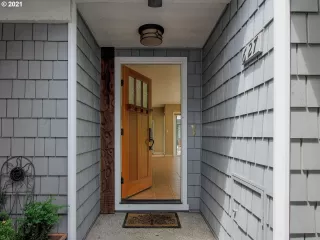 Photo #4: 21100364 Listing