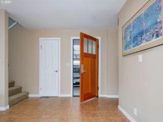 Photo #5: 21100364 Listing