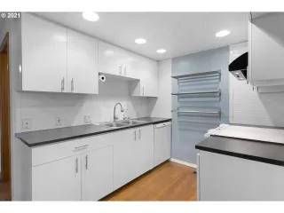 Photo #3: 21100614 Listing