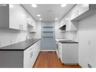 Photo #4: 21100614 Listing