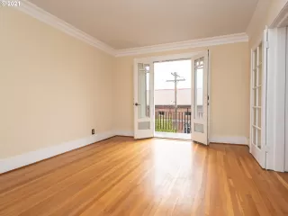 Photo #3: 21100983 Listing