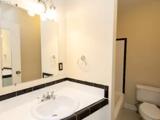 Photo #6: 21100983 Listing