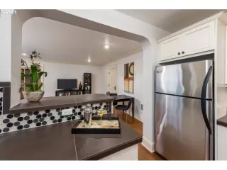 Photo #4: 21101095 Listing 