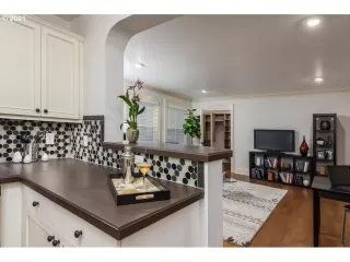 Photo #5: 21101095 Listing 