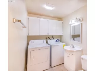 Photo #6: 21104049 Listing