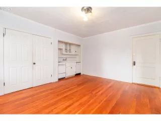 Photo #3: 21104230 Listing