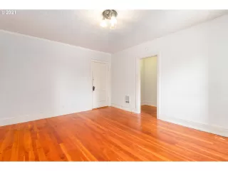 Photo #4: 21104230 Listing