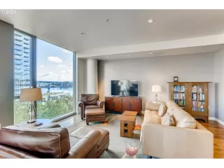 Photo #5: 21104698 Listing