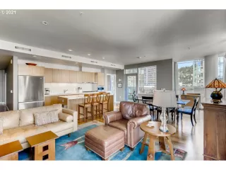 Photo #6: 21104698 Listing