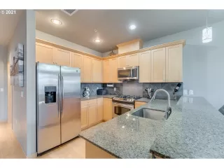 Photo #6: 21104699 Listing