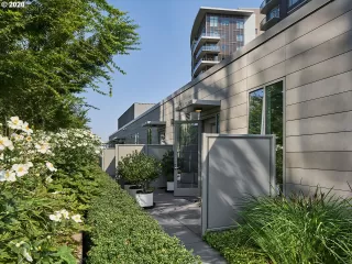 Photo #2: 21104718 Listing