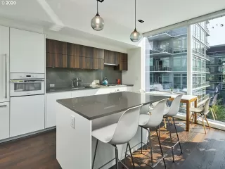 Photo #6: 21104718 Listing