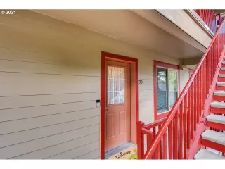 More Details about MLS # 21104785 : 9817 NE IRVING ST 210