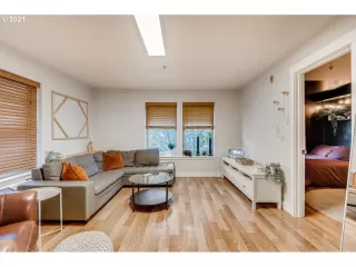 Photo #3: 21104785 Listing