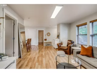 Photo #6: 21104785 Listing