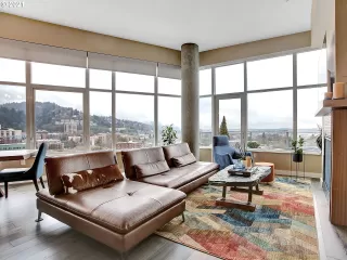 Photo #3: 21104789 Listing