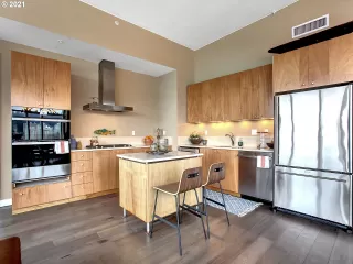 Photo #5: 21104789 Listing