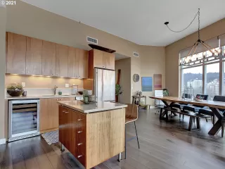 Photo #6: 21104789 Listing