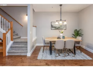 Photo #4: 21105484 Listing