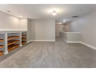 Photo #6: 21105484 Listing