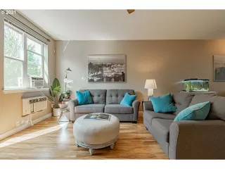 Photo #3: 21105623 Listing