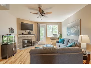 Photo #4: 21105623 Listing