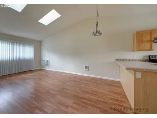 Photo #2: 21106102 Listing