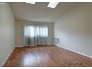 Photo #3: 21106102 Listing