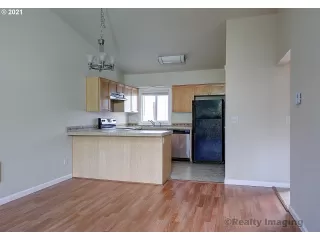 Photo #4: 21106102 Listing